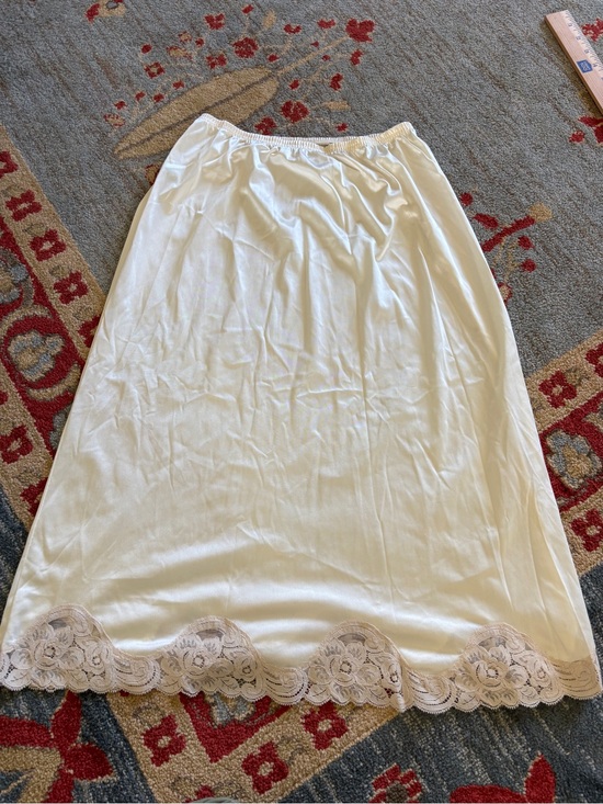Vanity Fair Dresses & Skirts - Vintage vanity fair lace edge slip midi skirt womens small